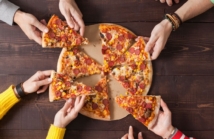 Chill & Pizza – pizza prosto z pieca opalanego drewnem i relaks na pokładzie